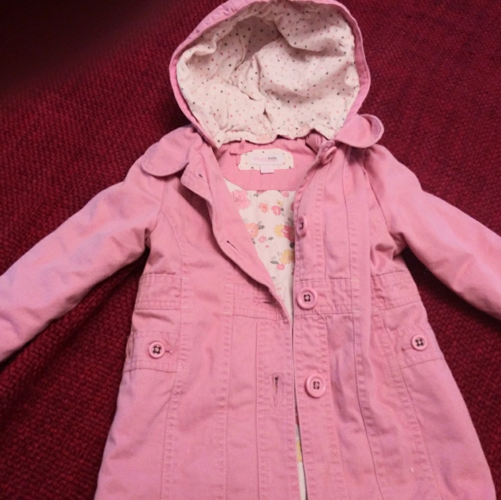 Beautiful pink coat w/ hood that comes off 2T